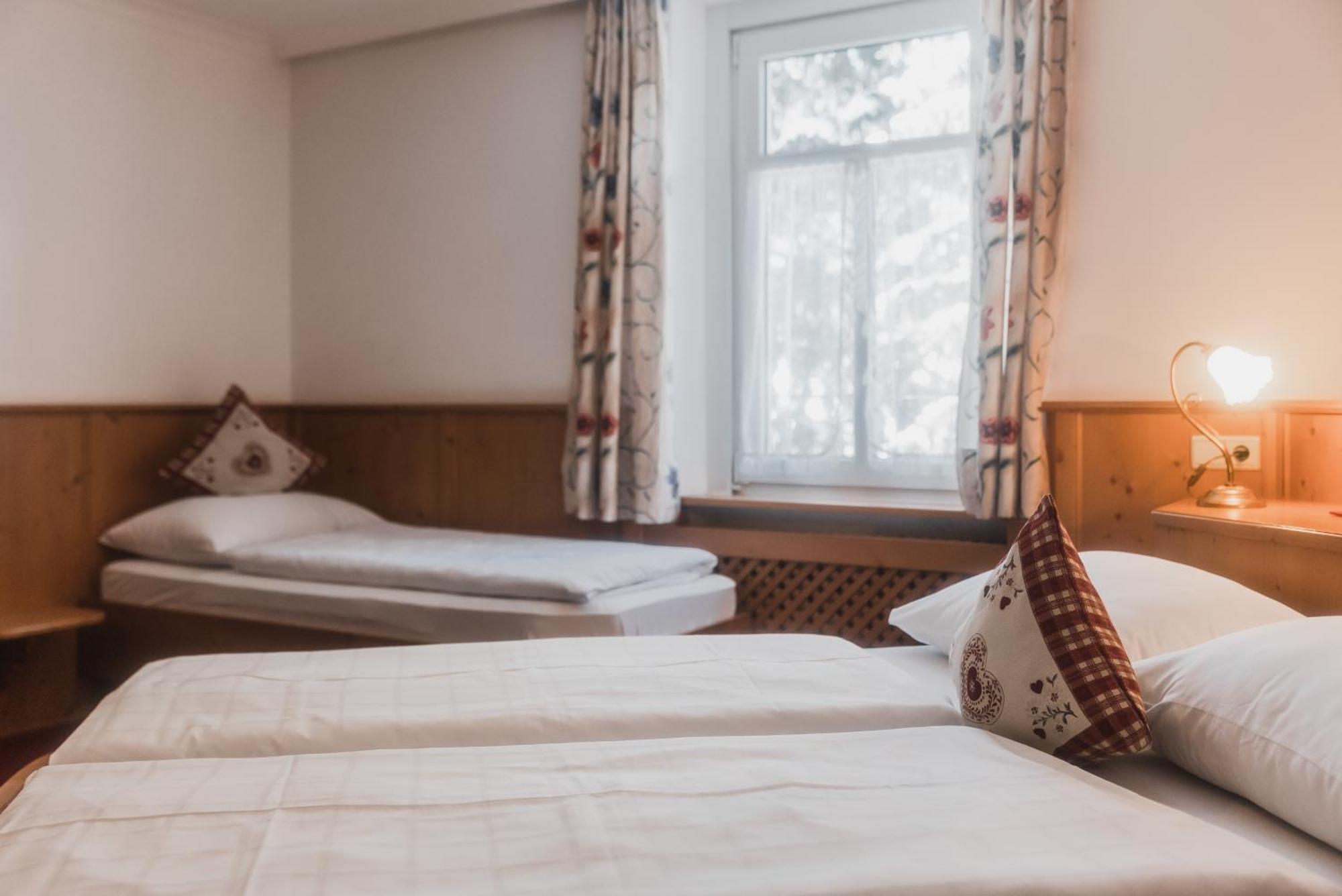 Hotel Villa Waldheim Сан Кандидо Стая снимка